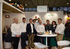 The Sakata stand was very busy with visitors who were able to enjoy some Bimi prepared by a chef.